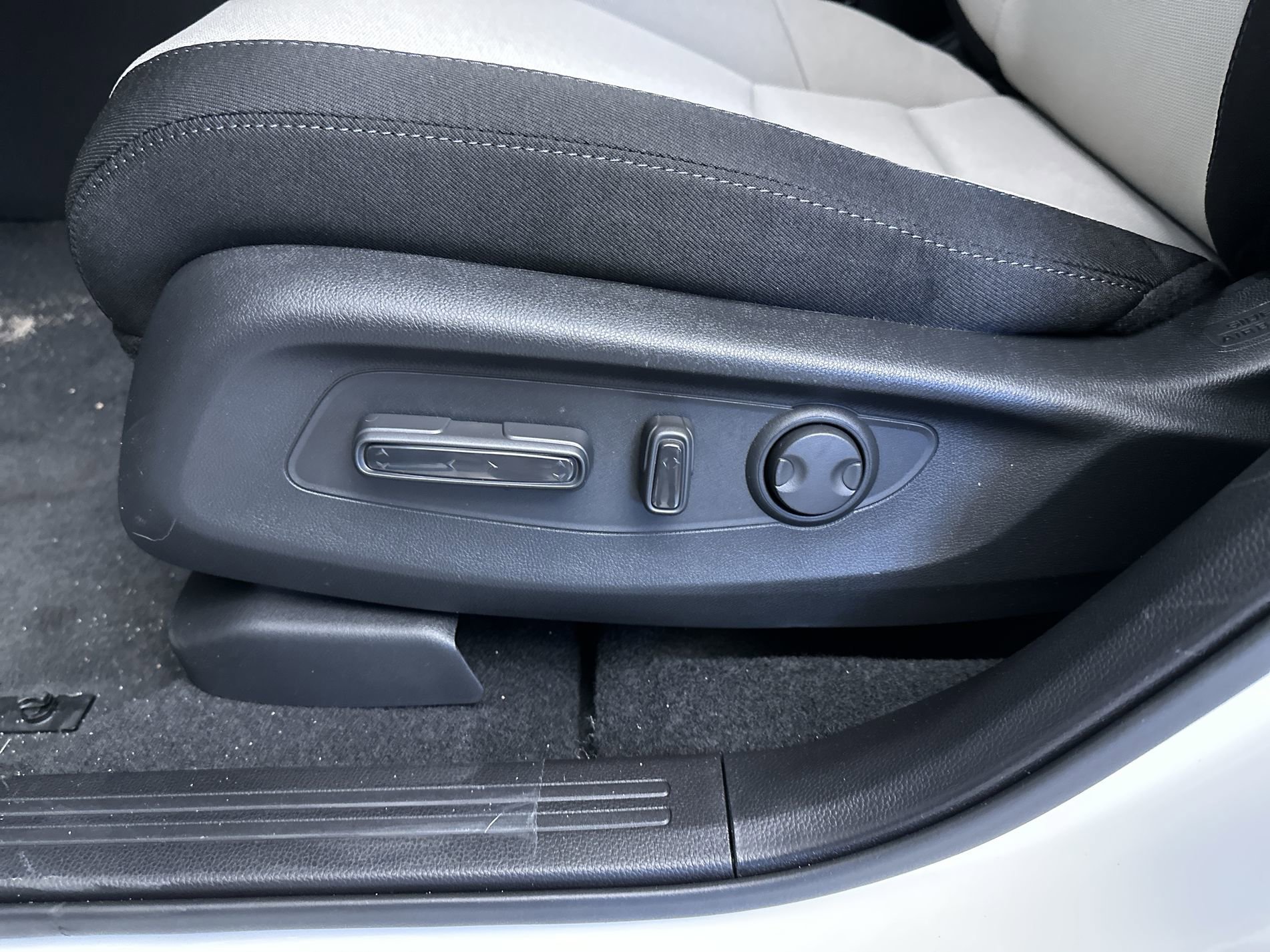 New 2026 Platinum White Pearl Honda EX image 13