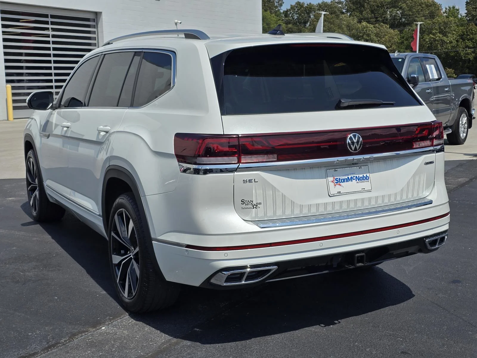 Used 2025 White Volkswagen 2.0T SEL Premium R-Line image 5