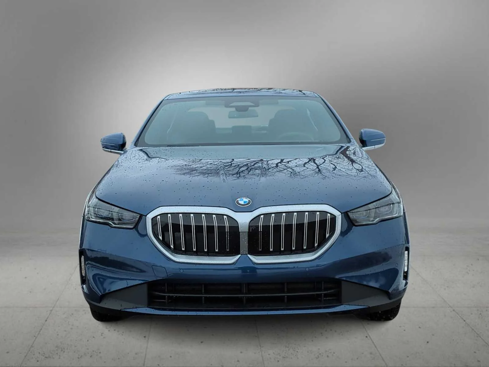 New 2026 Phytonic Blue Metallic BMW 530i xDrive image 3