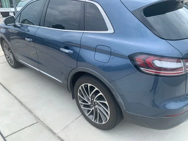 Used 2019 Blue Lincoln Reserve image 8