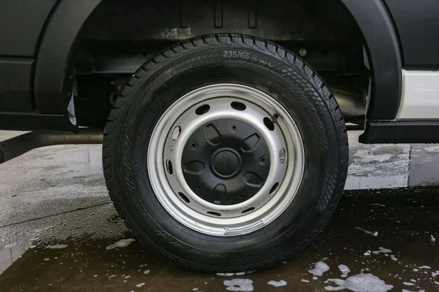 Used 2024  Ford Base image 14