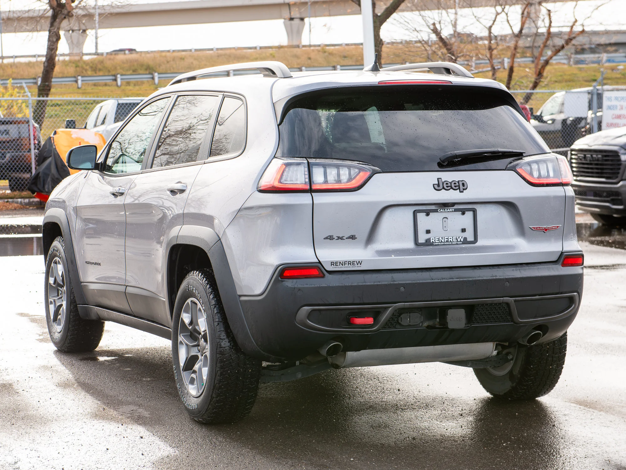 Used 2020 Silver Jeep Trailhawk* 4x4, Panoramic Roof, Trailer Tow Group, Remote Start image 11