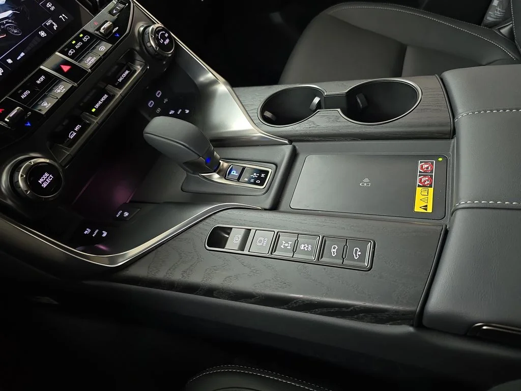 2025 Lexus LX 700h Luxury - Photo 23