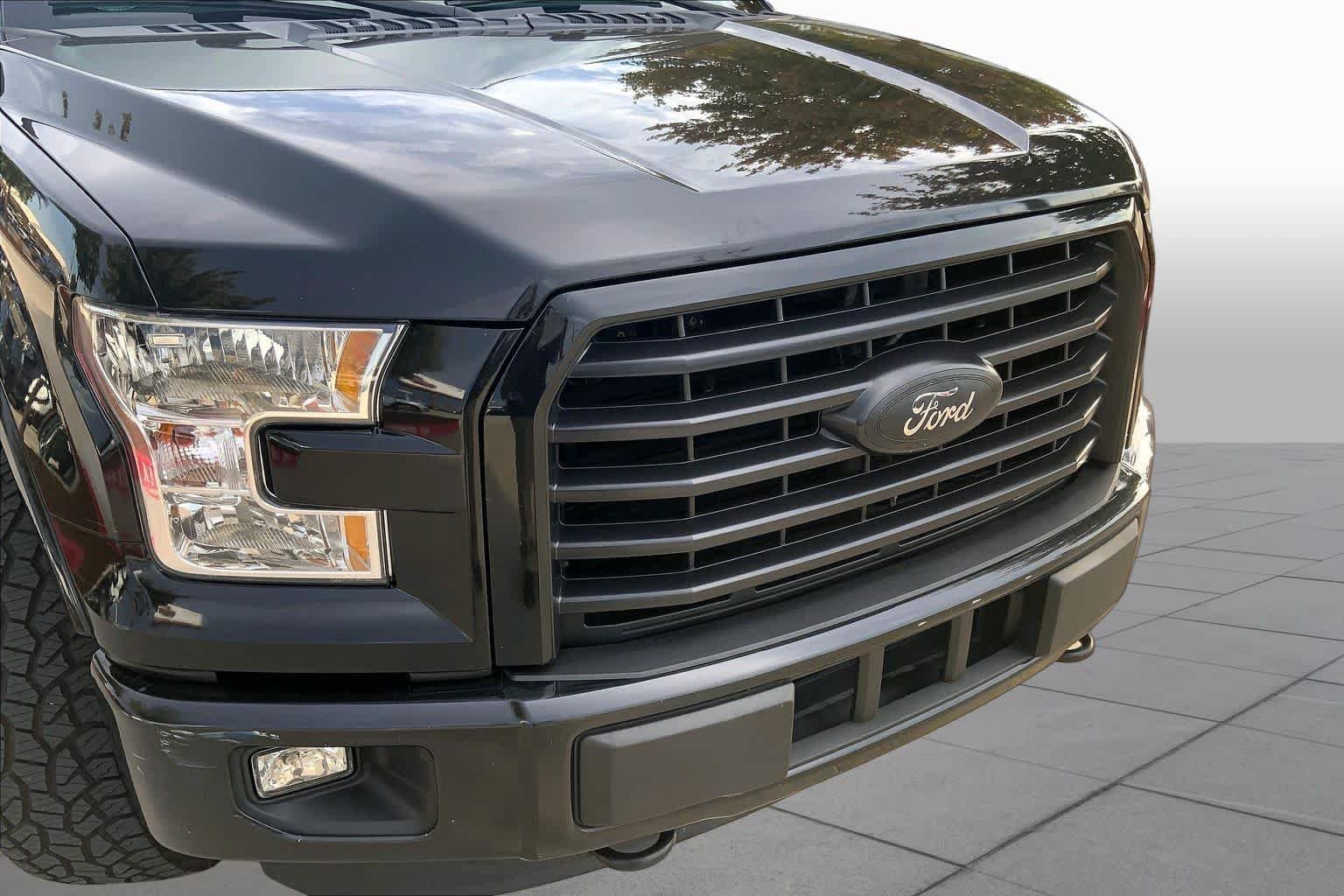 Used 2015 Tuxedo Black Metallic Ford XLT image 32