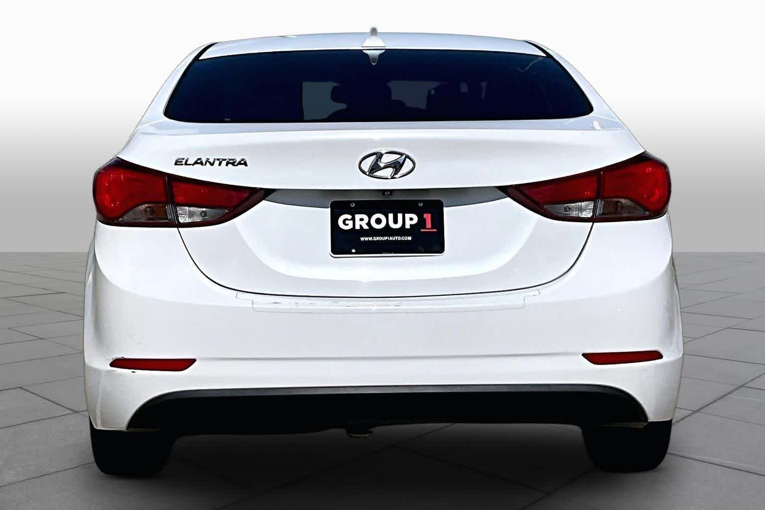 Used 2015 Quartz White Pearl Hyundai SE image 5