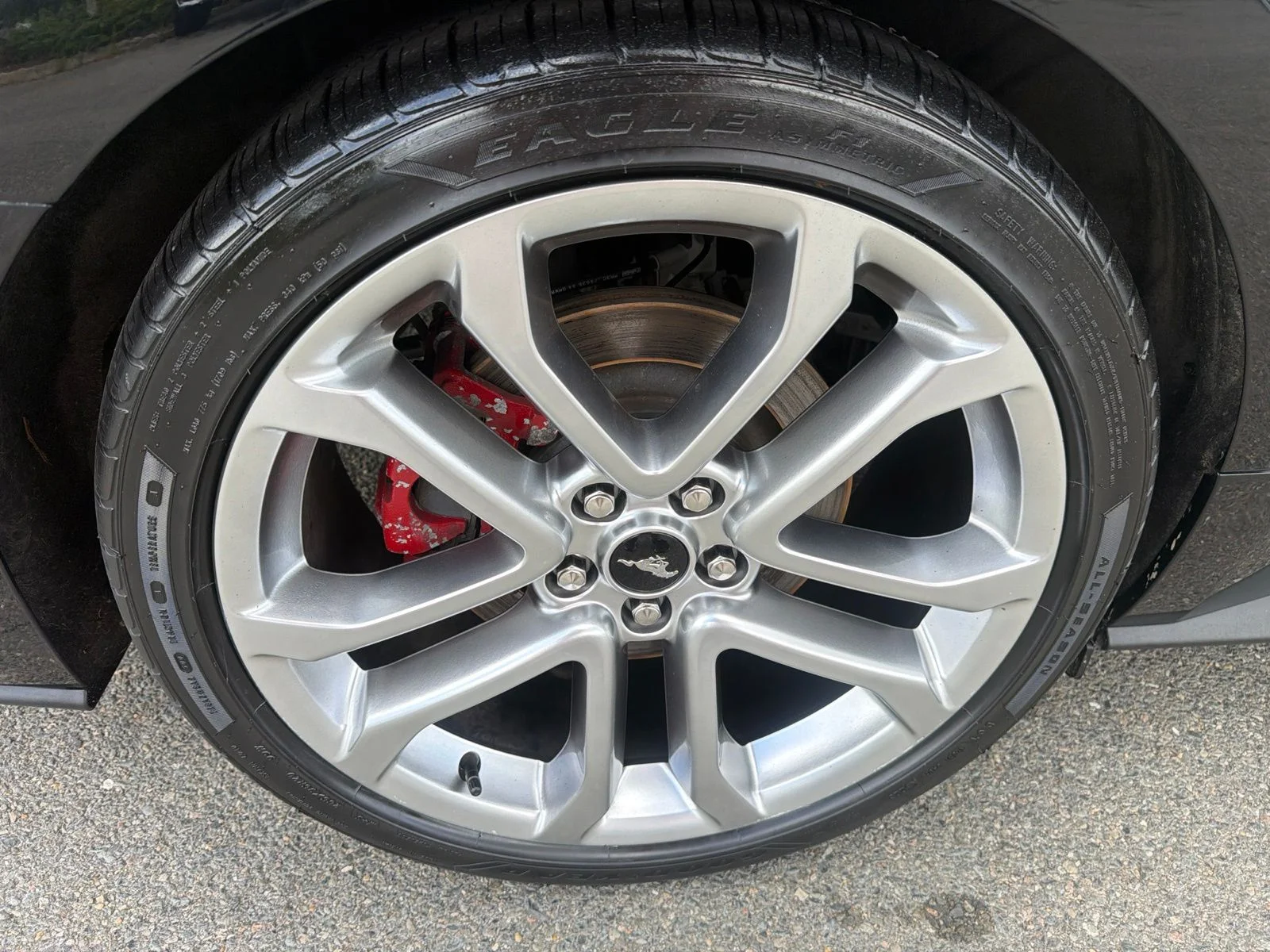 Used 2021  Ford GT Premium image 24