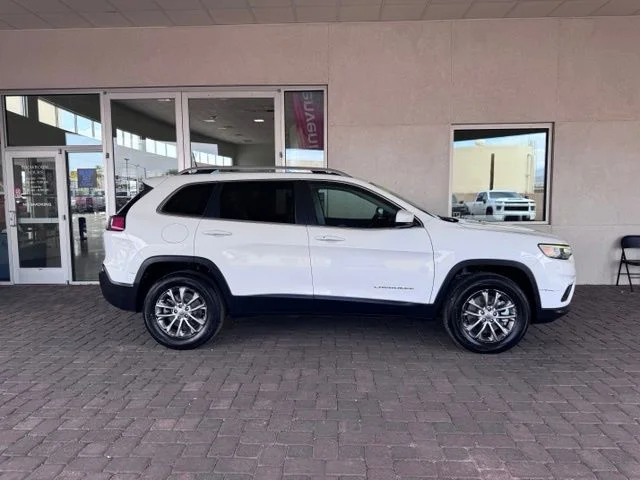 Certified Used 2021 Bright White Clearcoat Jeep Latitude Lux image 6