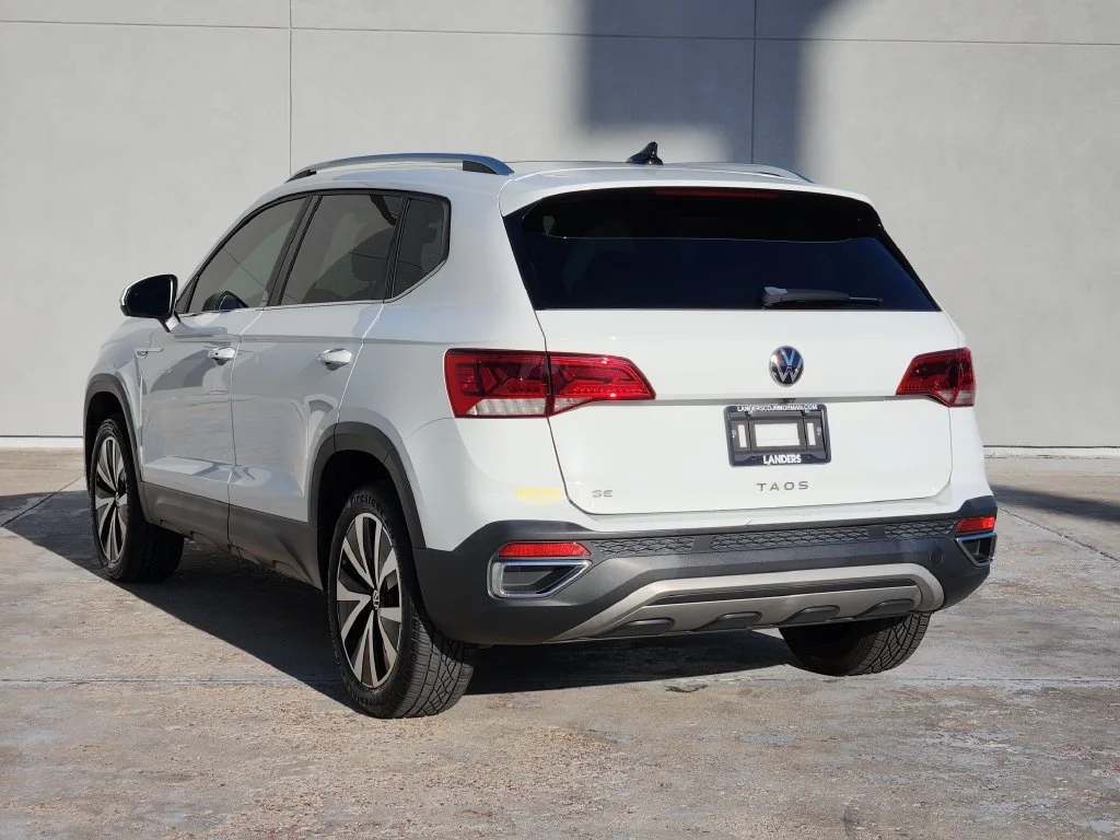 Used 2022 Pure White Volkswagen SE image 6