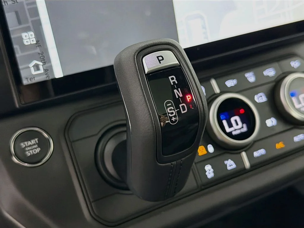 New 2026 Fuji White Land Rover X-Dynamic SE image 17
