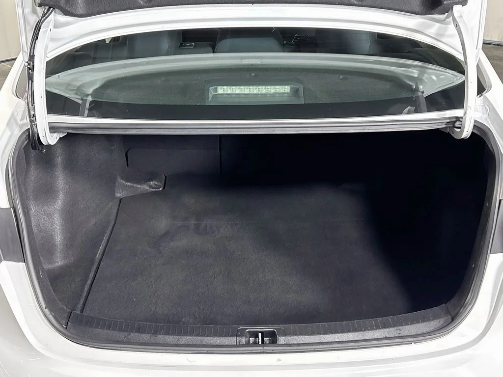 Used 2022 White Toyota LE image 20