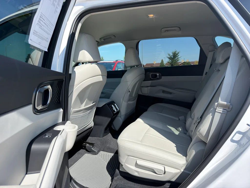 Used 2026 WHITE Kia S image 27