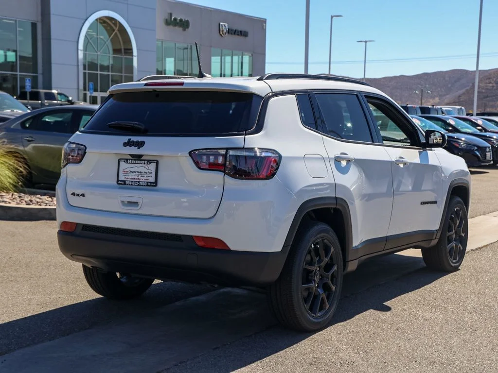 New 2026 Bright White Clear-Coat Exterior Paint Jeep Latitude image 3