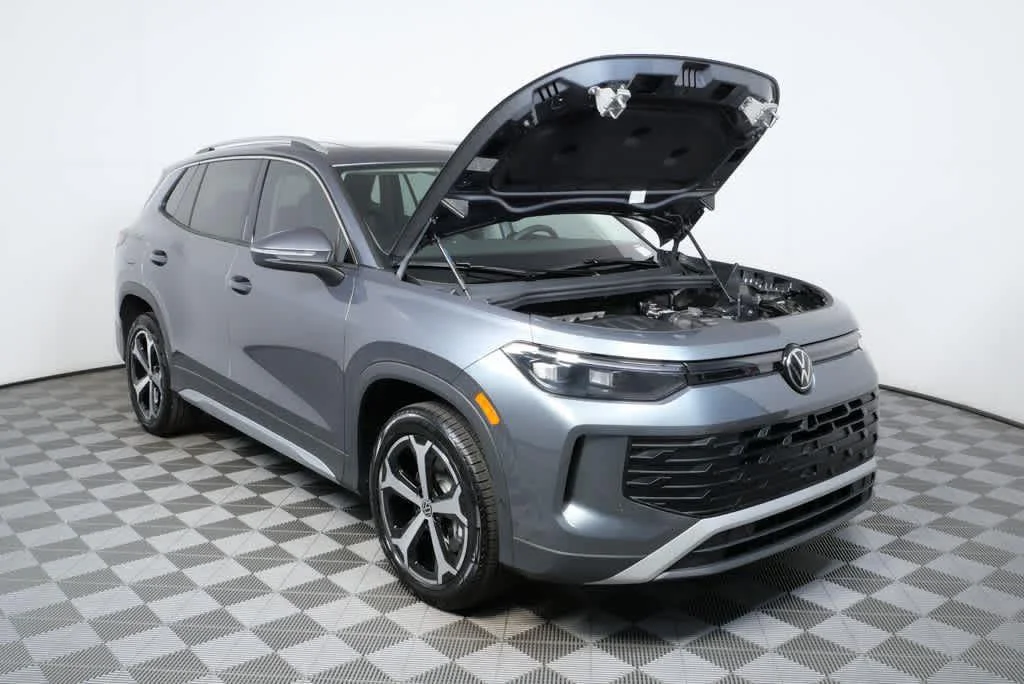 New 2026 Platinum Gray Metallic Volkswagen SE image 29