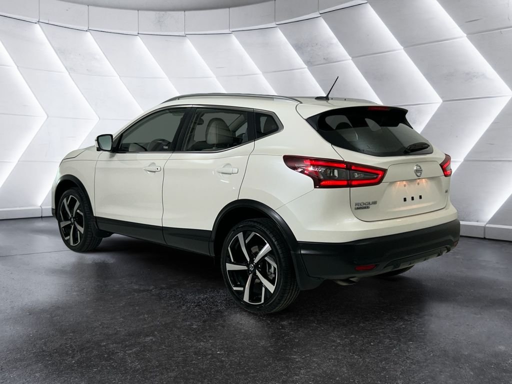 Used 2021 White Nissan SL image 6