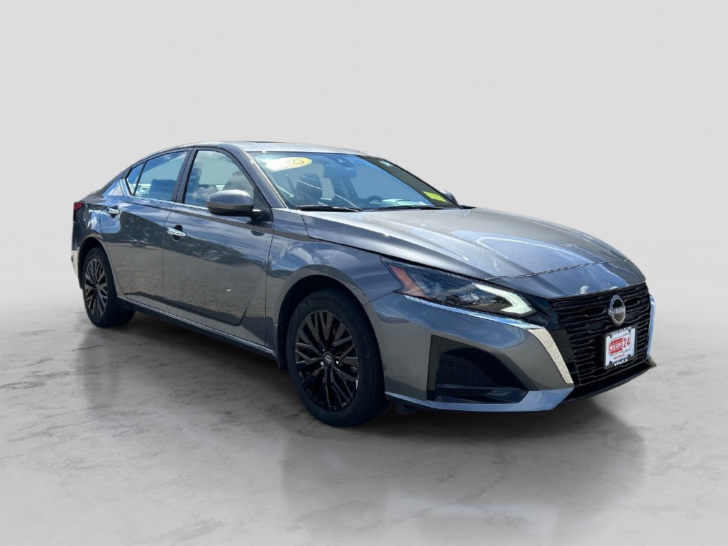 Used 2025 Gray Nissan 2.5 SV image 7