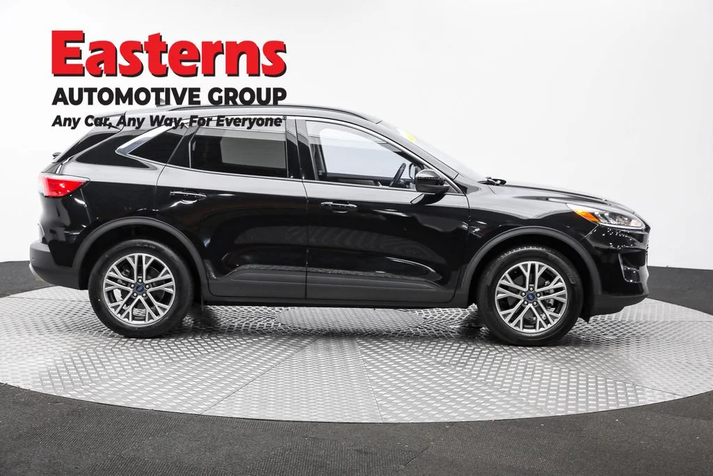 Used 2021 Black Ford SEL image 4