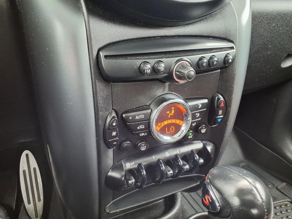Used 2016 White MINI Base image 9