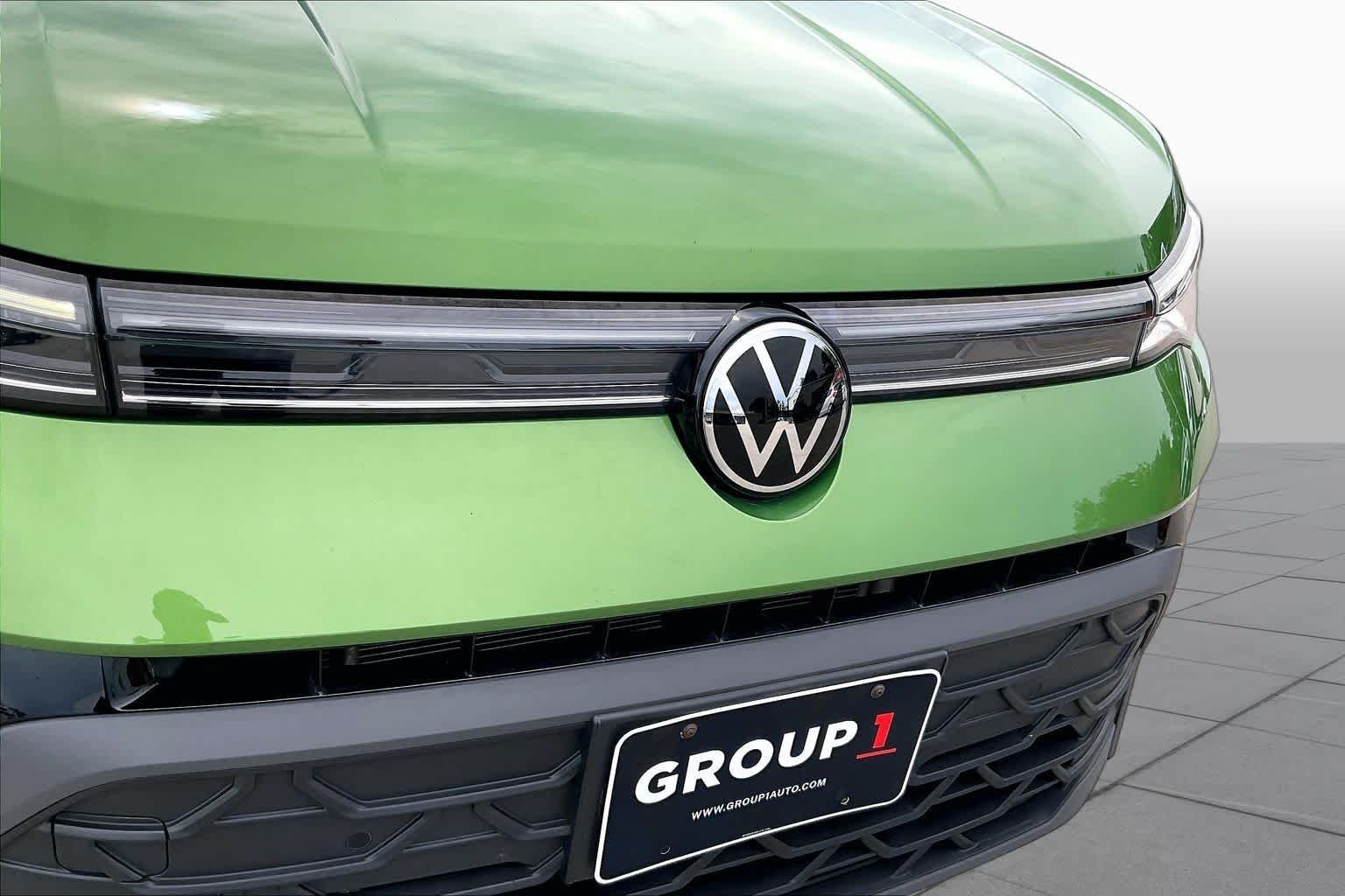 Used 2025 Bright Moss Green w/ Deep Black Roof Volkswagen SE Black image 29
