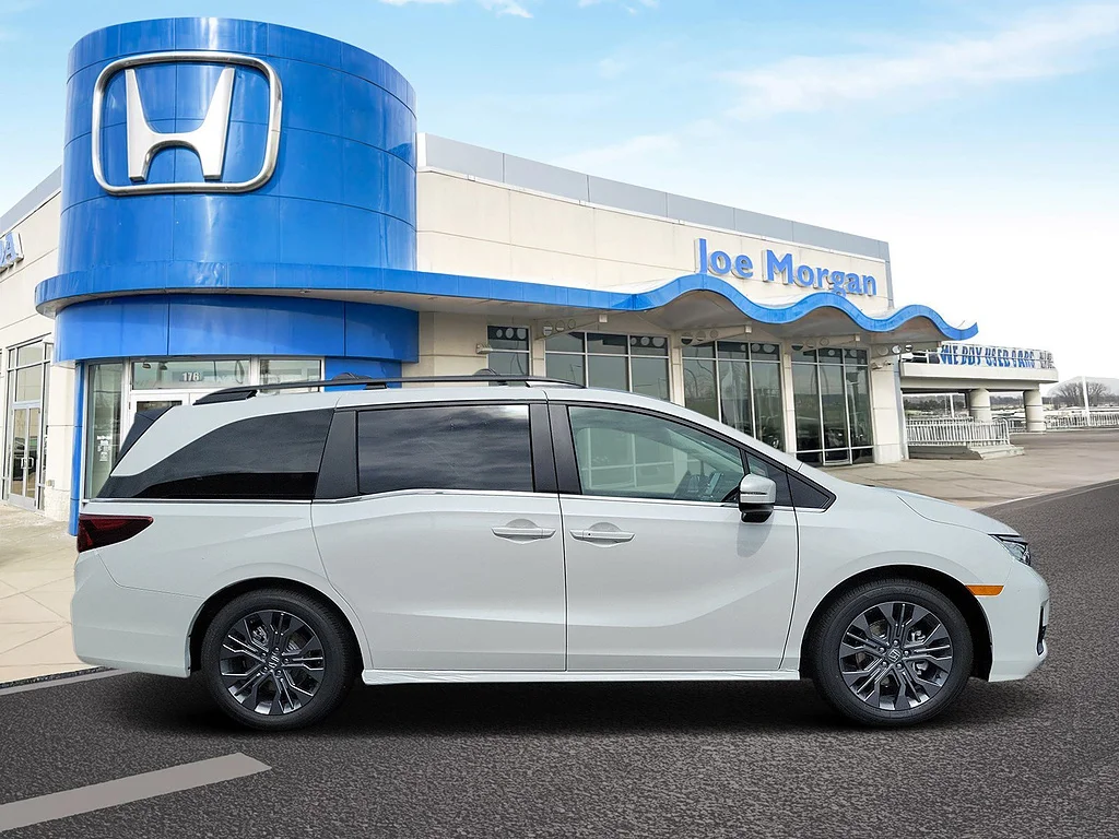 New 2026 Platinum White Pearl Honda Touring image 3