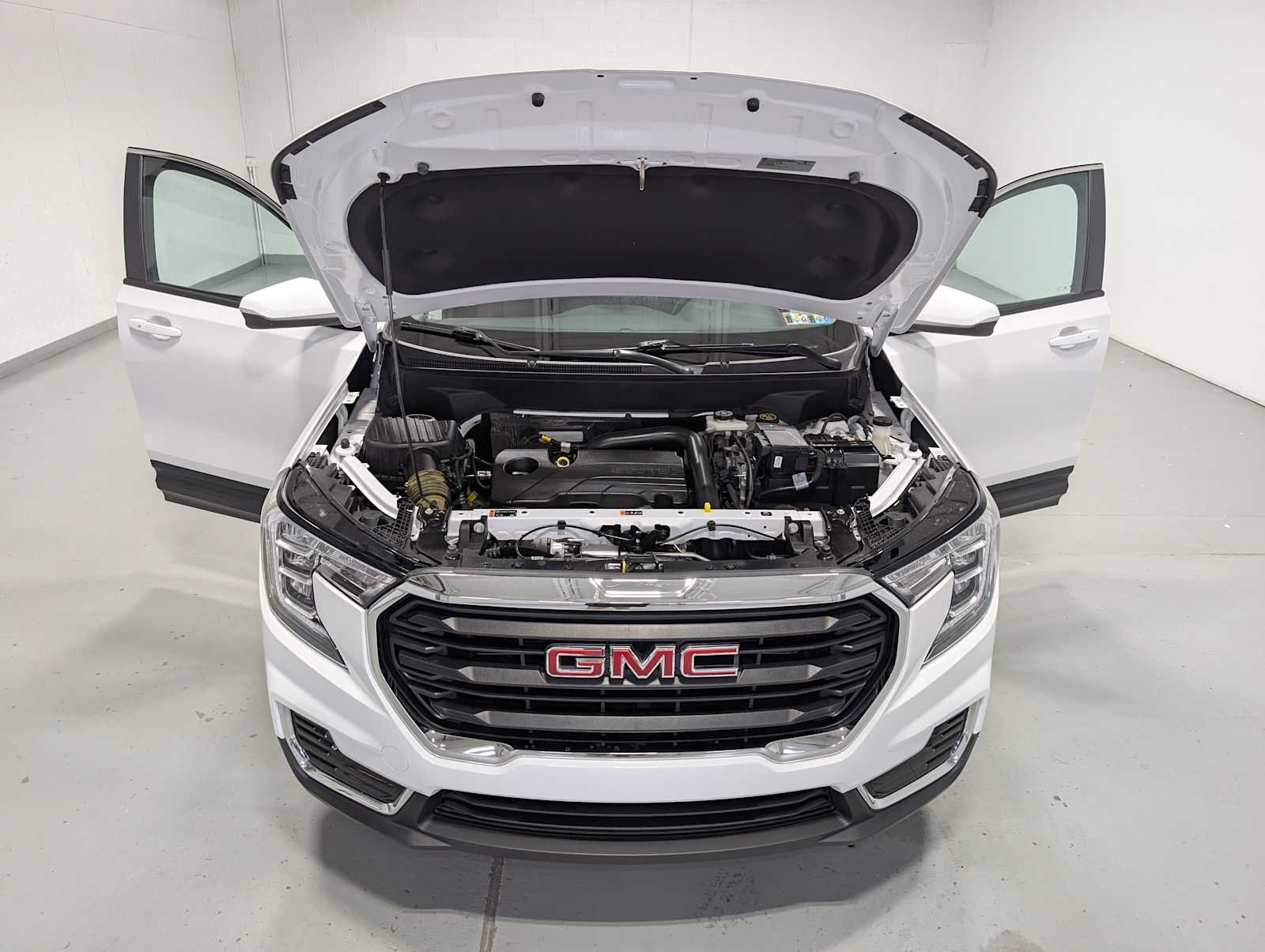 Used 2023 Summit White GMC SLE image 10