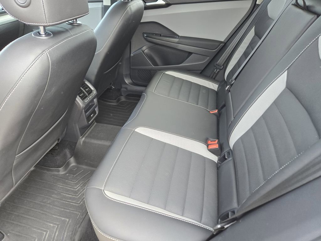 Used 2022 White Volkswagen SEL image 21