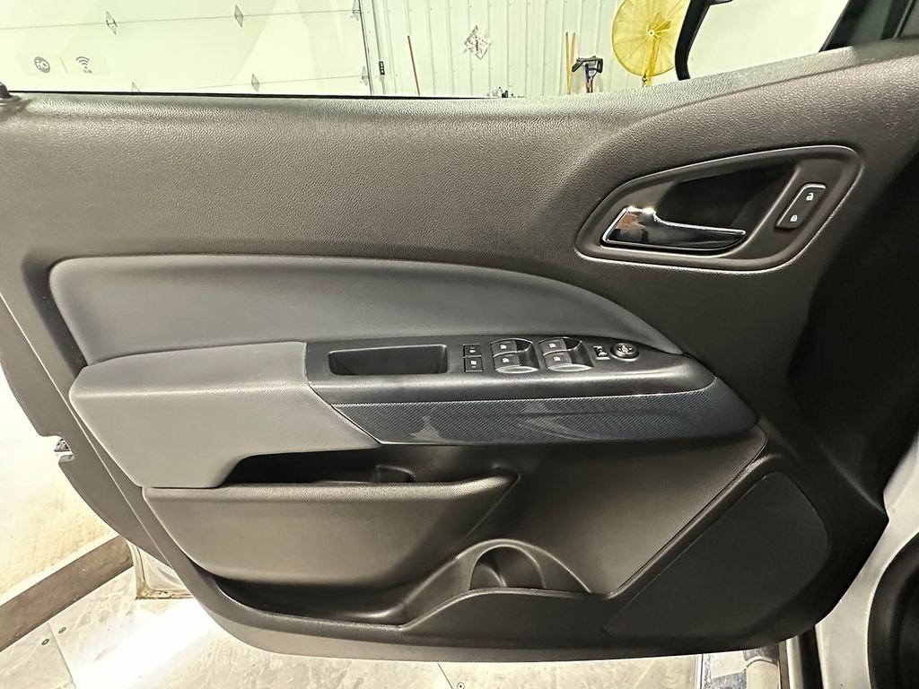 Used 2021 White Chevrolet Z71 image 21