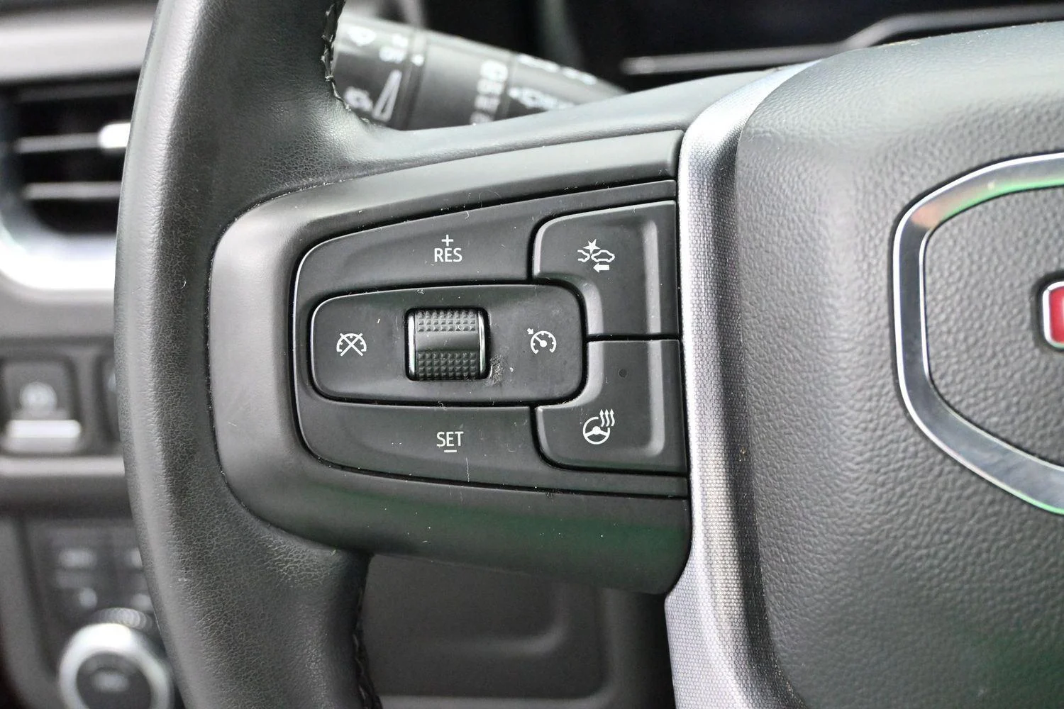 Used 2023 Onyx Black GMC SLT image 22