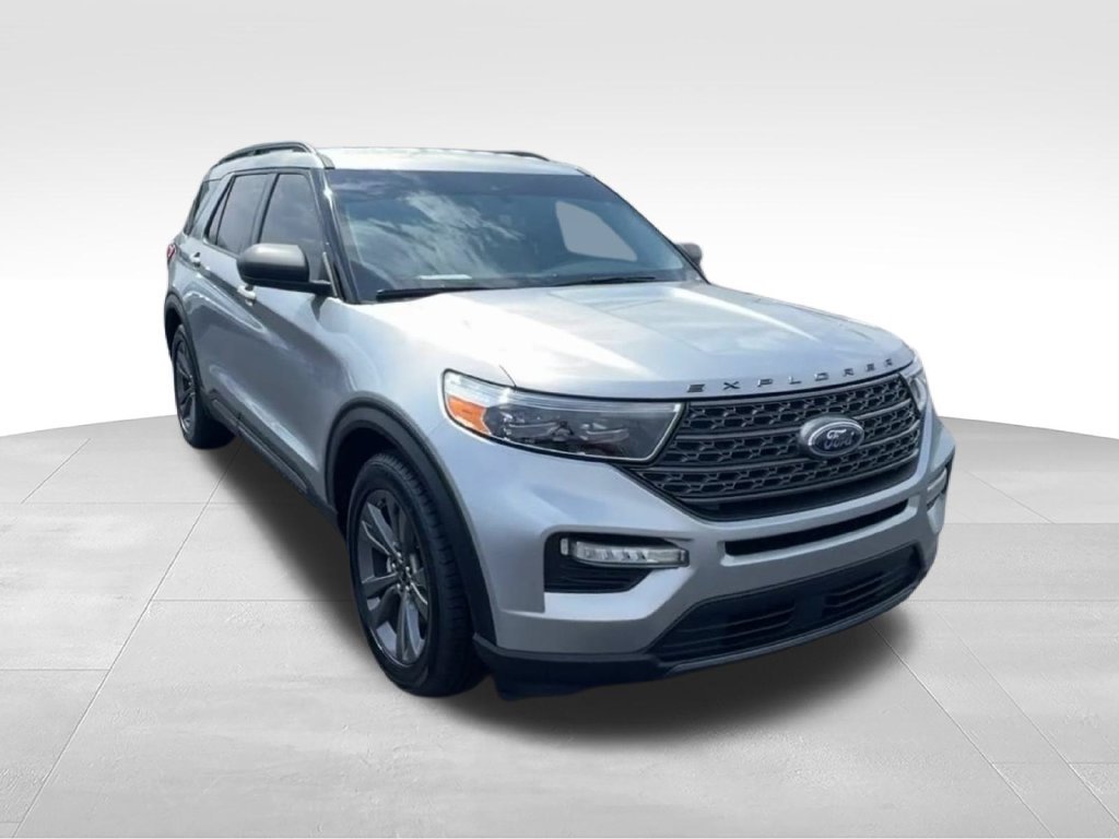 Used 2021 Silver Ford XLT image 2