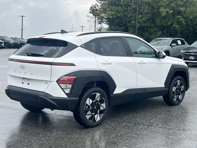 Used 2025 White Hyundai SEL image 13