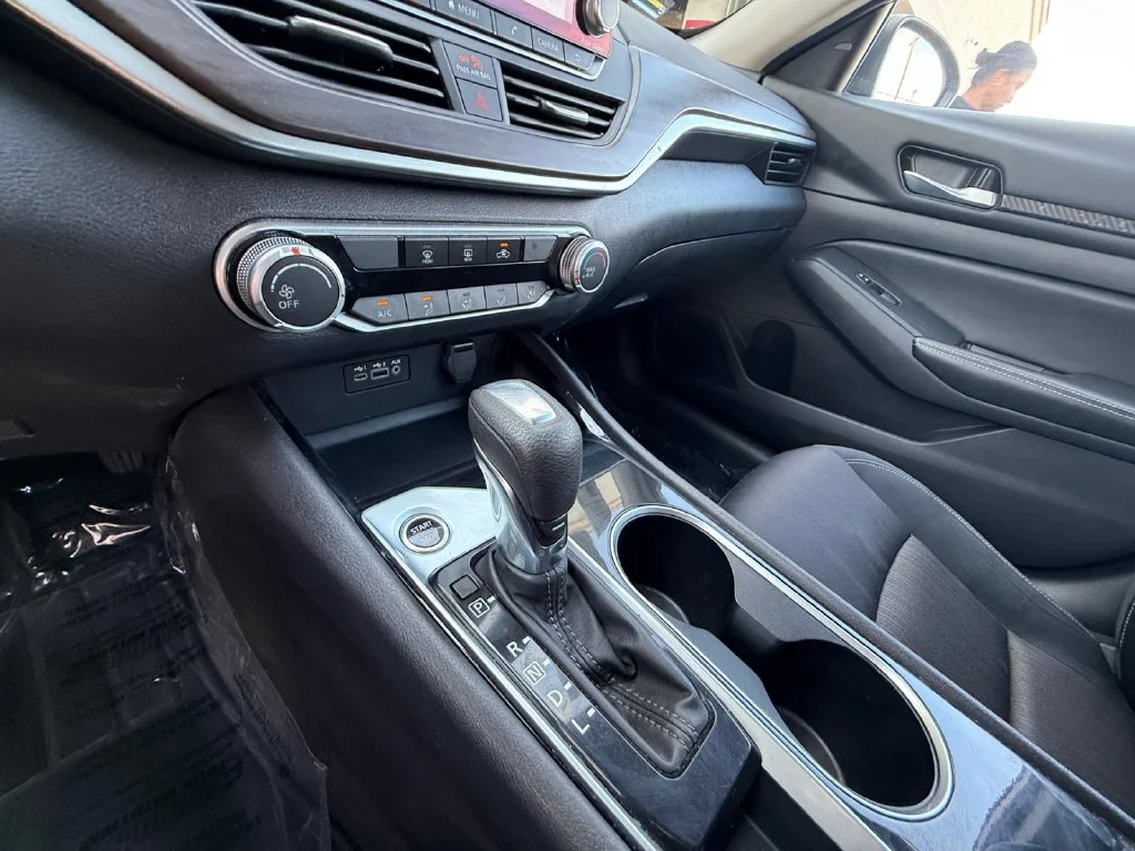 Used 2024 Silver Nissan 2.5 SV image 22