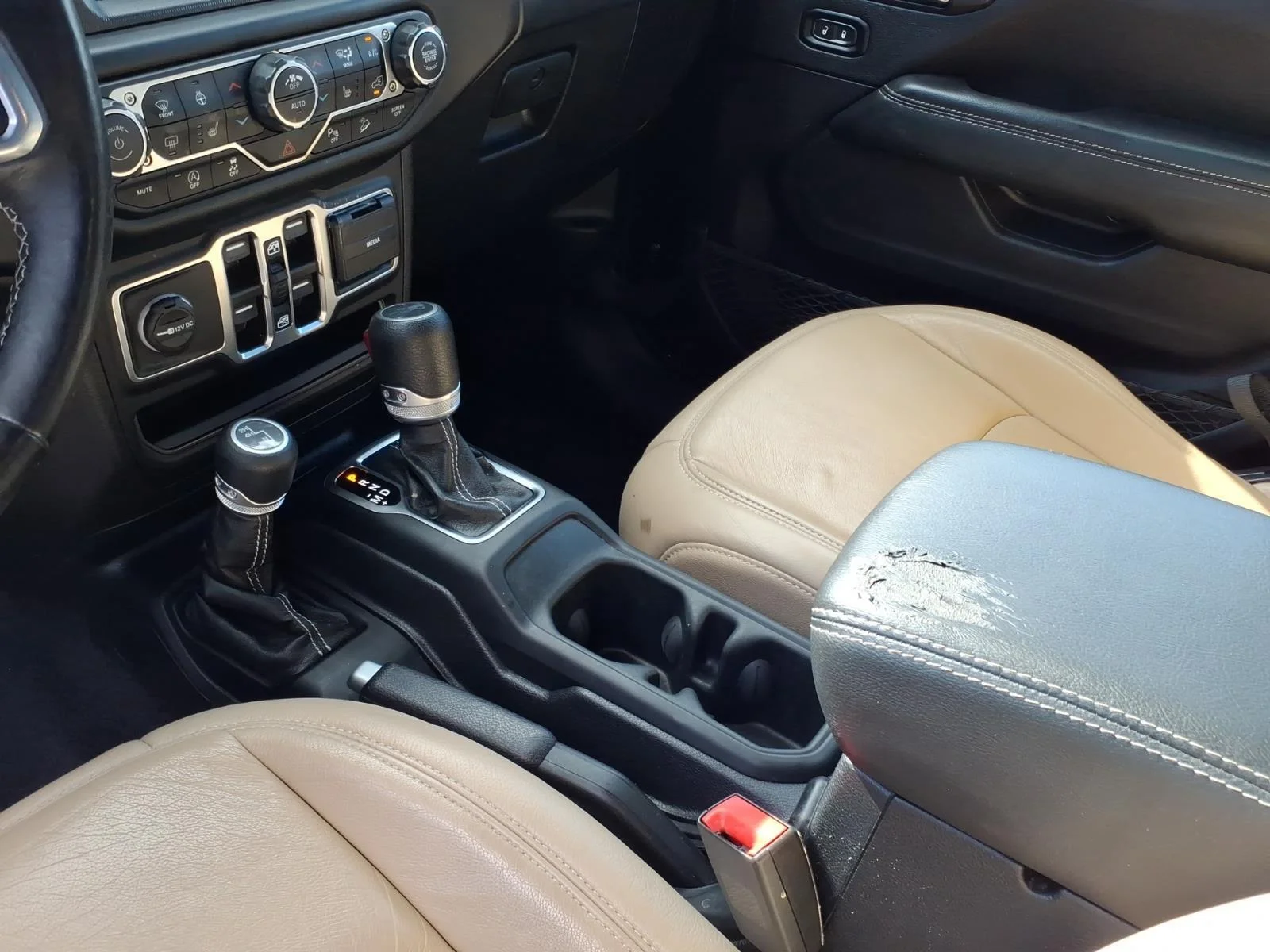 Used 2020 Black Clearcoat Jeep Sahara image 23