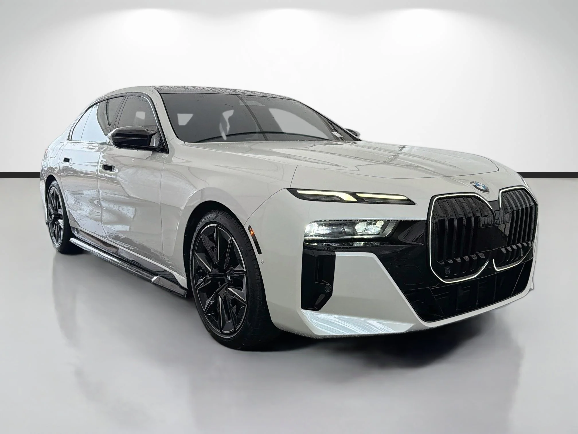 Used 2023 Mineral White Metallic BMW 740i image 1