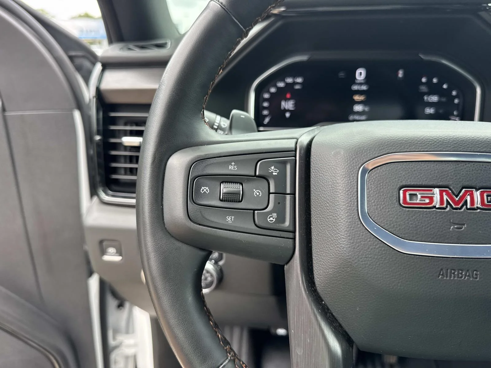 Used 2025 Onyx Black GMC AT4 image 22