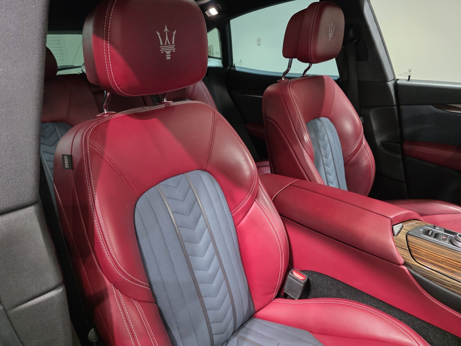 Used 2021 Bianco Maserati GranLusso 3.0L image 23