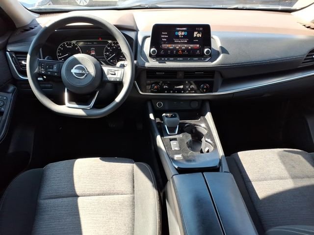 Used 2023 Gray Nissan SV image 9