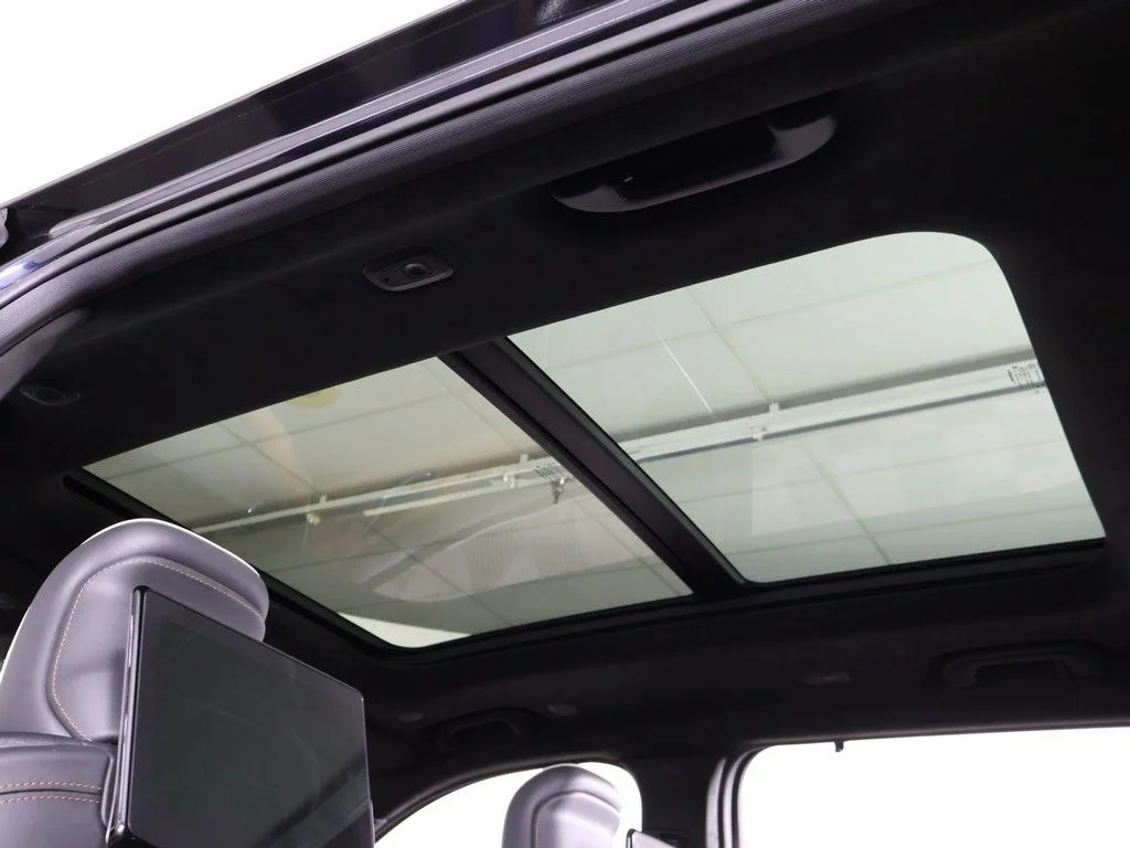 Used 2023 Black Jeep Summit Reserve image 29