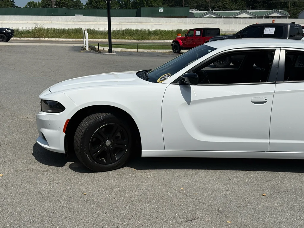 Used 2023 White Knuckle Clearcoat Dodge SXT image 11