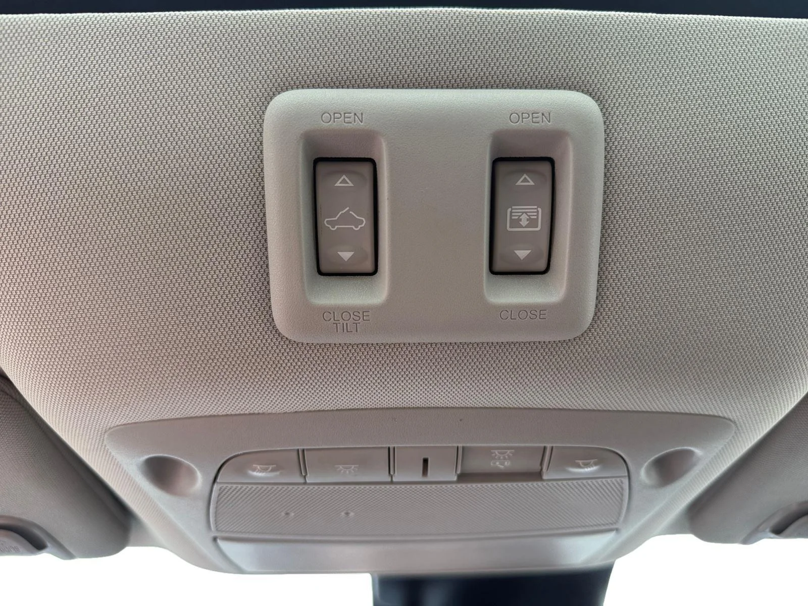 Used 2023 Super Black Nissan SL image 17