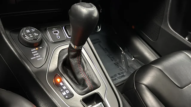 Used 2022 Bright White Clearcoat Jeep Trailhawk image 18