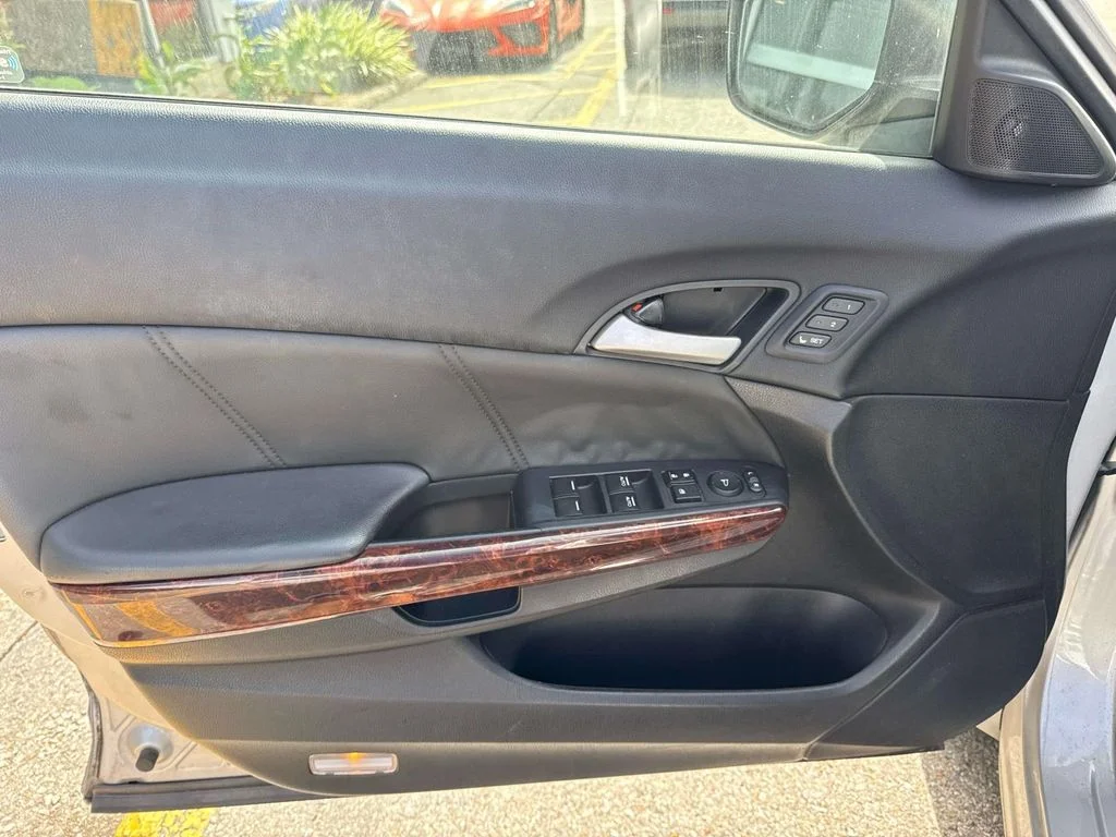 Used 2012 Silver Honda EX-L image 18