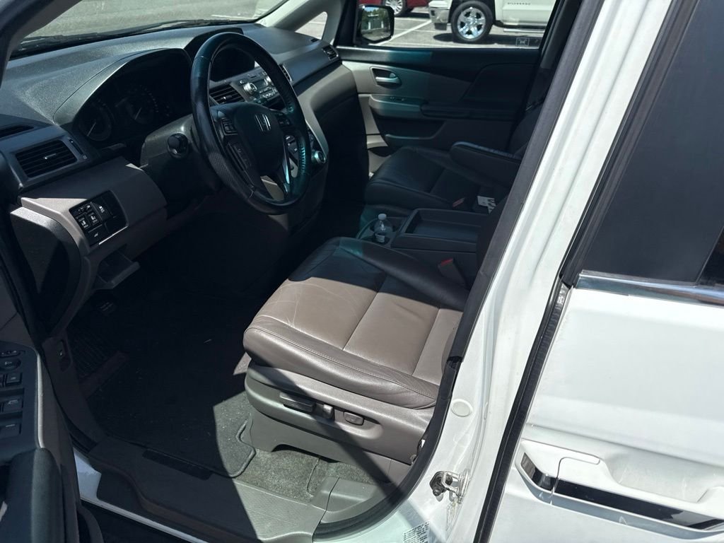 Used 2011 White Honda EX-L image 12