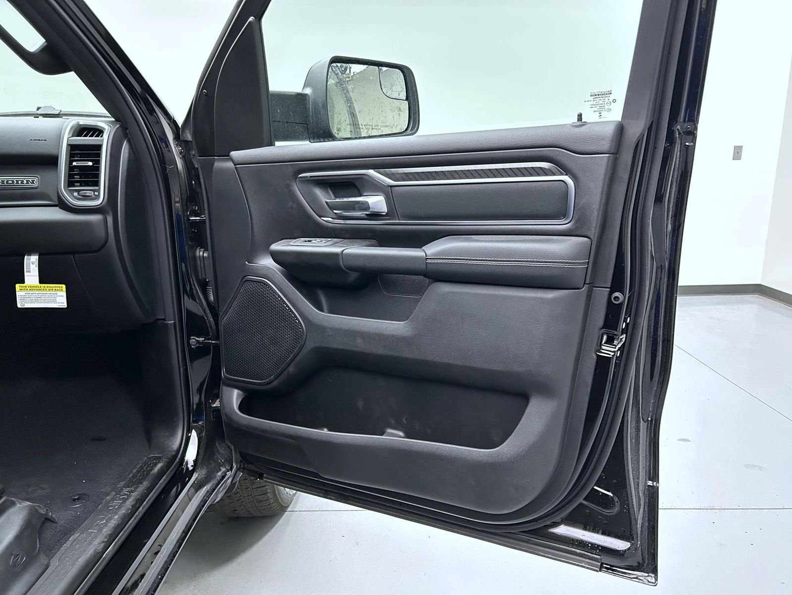 New 2026 Diamond Black Crystal Pearl-Coat Exterior Paint RAM Big Horn/Lone Star image 16