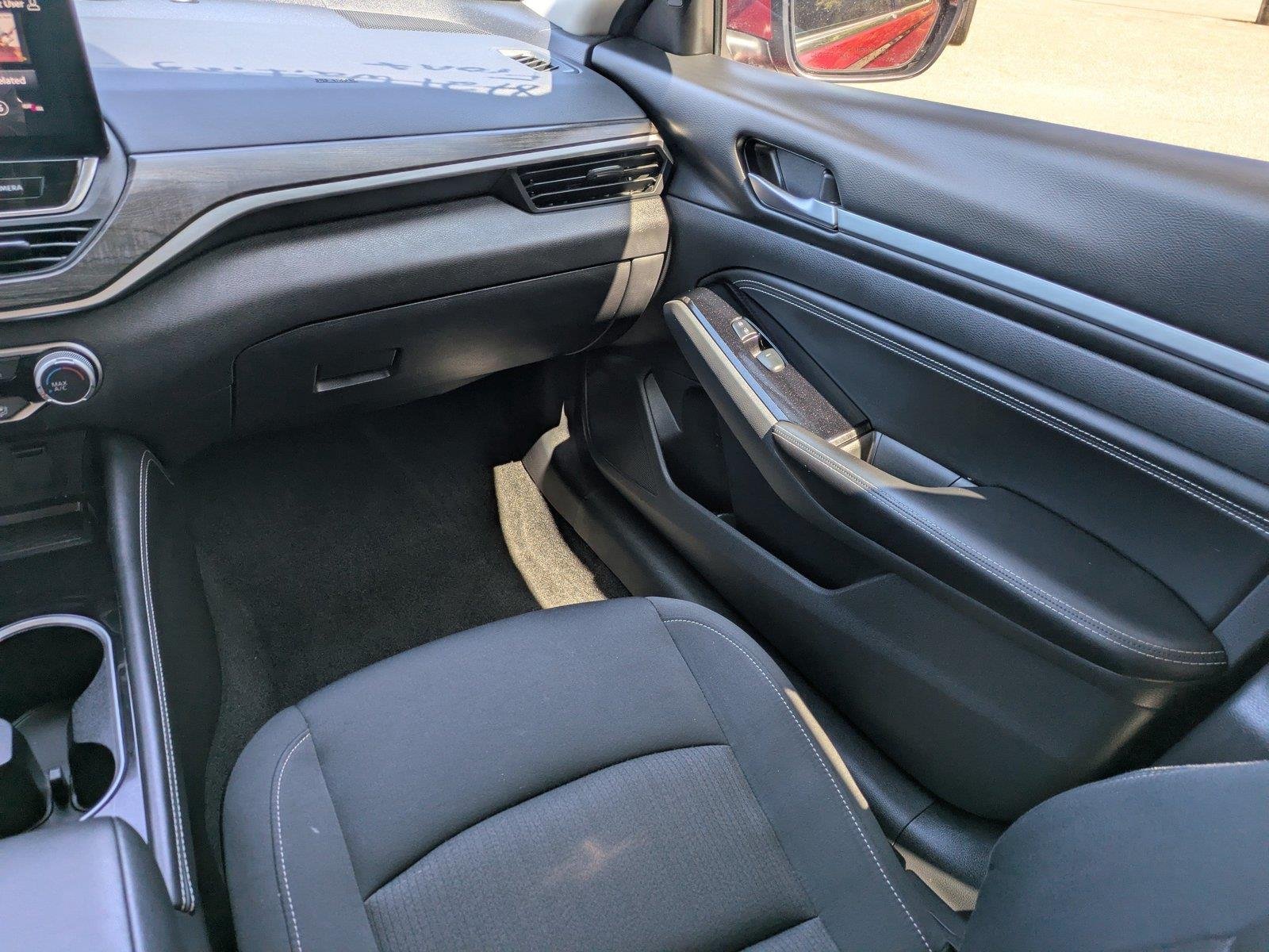 Used 2023 Scarlet Ember Tintcoat Nissan 2.5 SV image 16