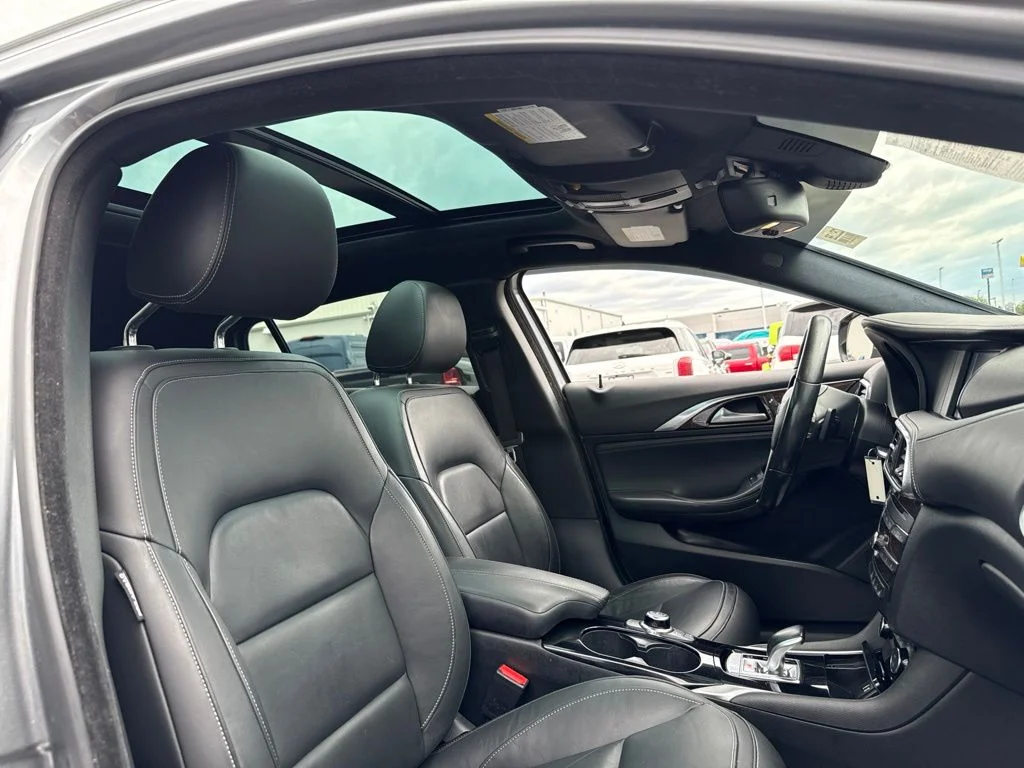 Used 2017 Graphite Shadow INFINITI Premium image 30