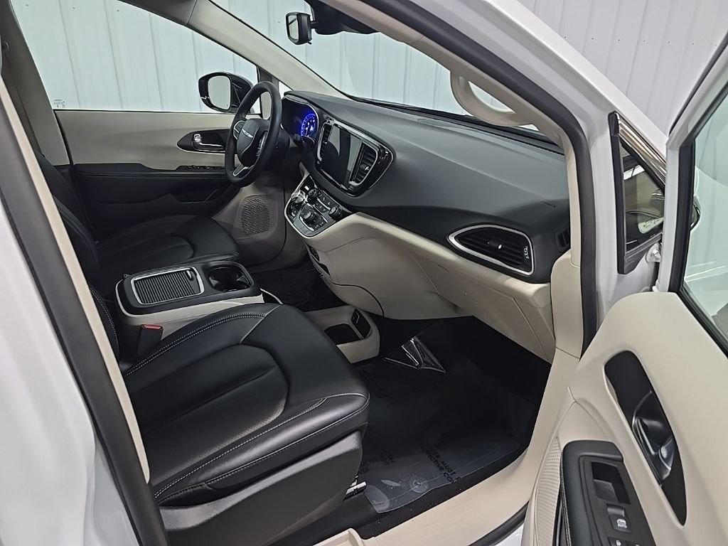 Used 2024 White Chrysler Touring L image 15