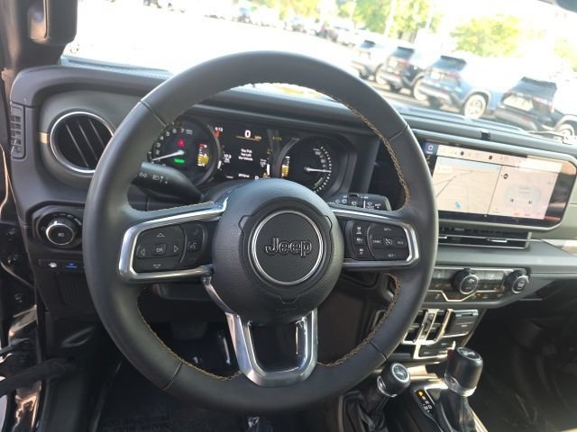 Used 2024 Black Clearcoat Jeep High Altitude image 19