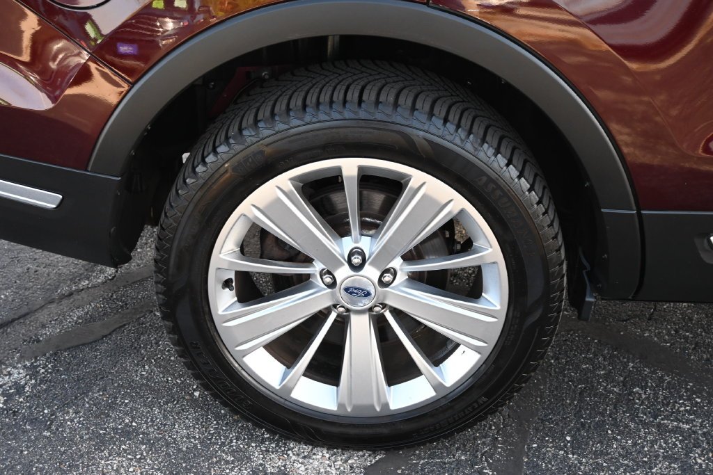 Used 2019 Burgundy Ford Limited image 16