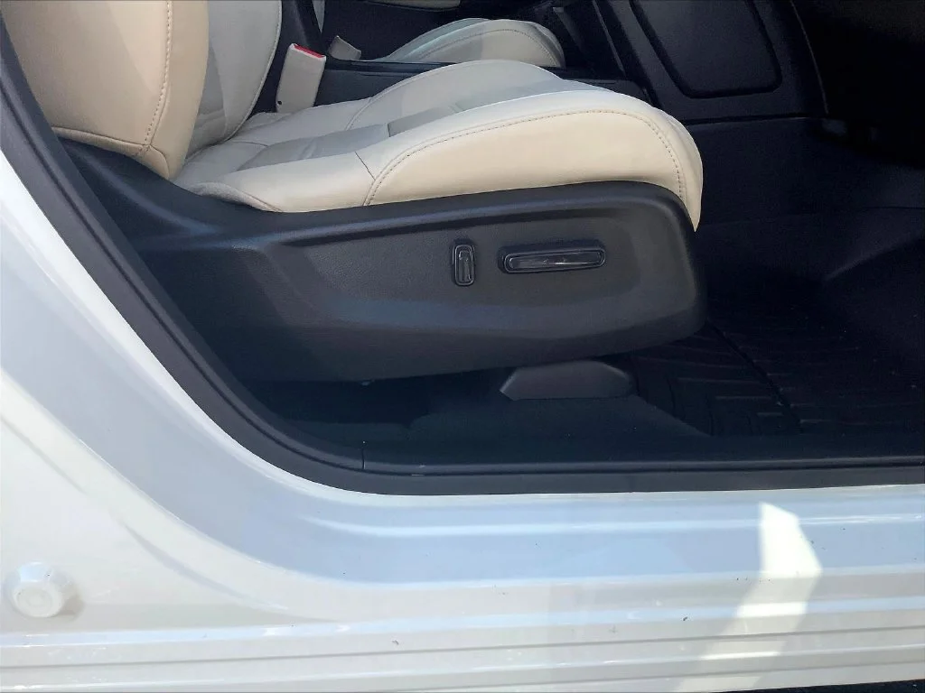 Used 2017  Honda EX-L image 36