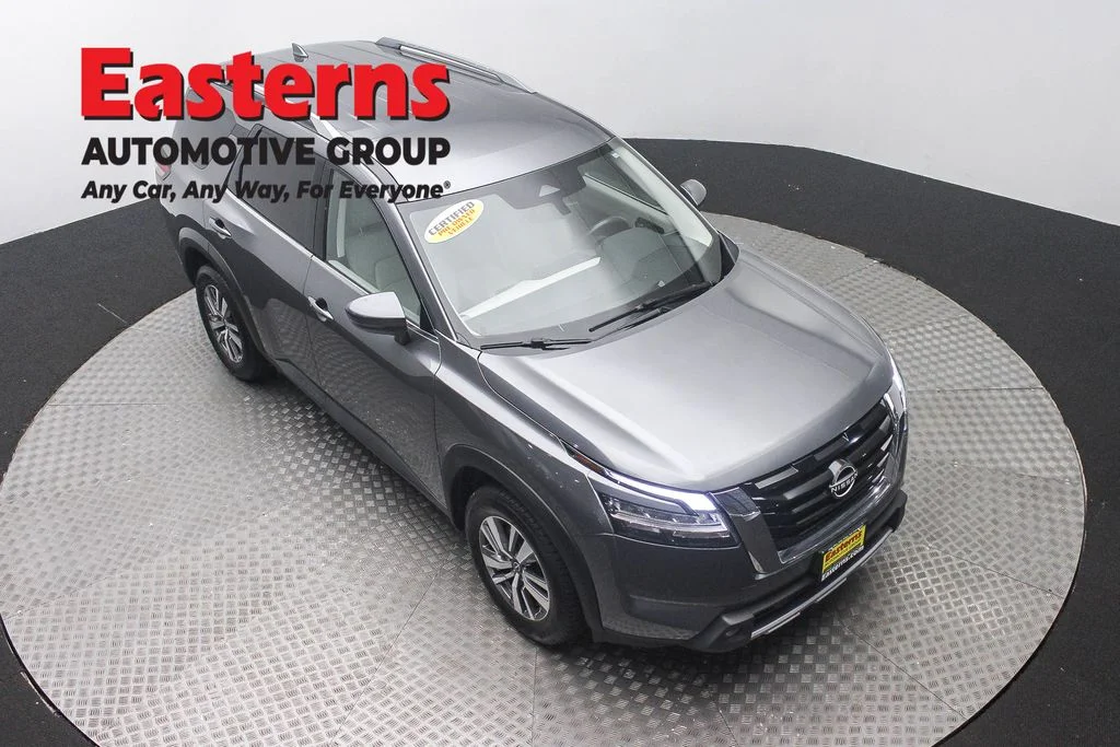 Used 2022 Gray Nissan SL image 3