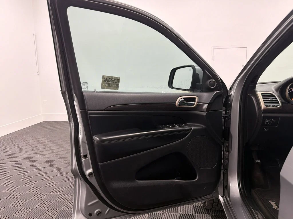 Used 2014 Billet Silver Metallic Clearcoat Jeep Altitude image 14